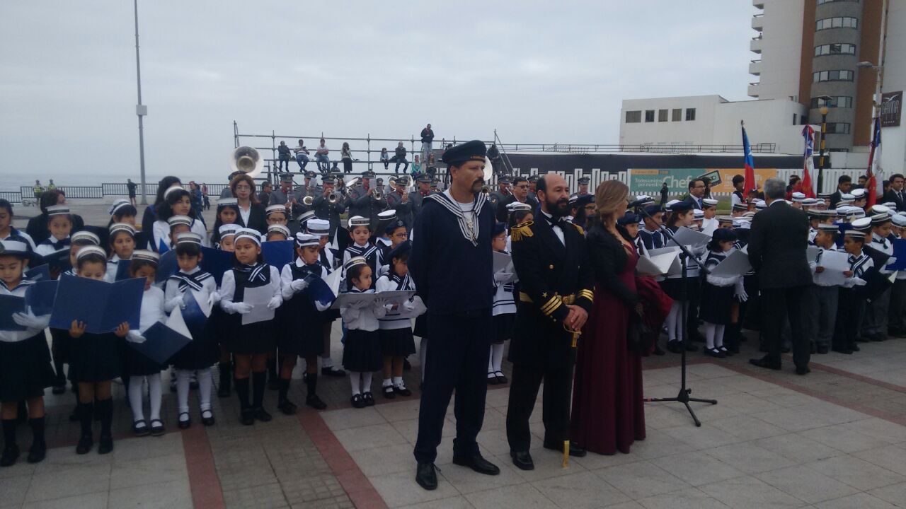 Photo of Escolares rinden homenaje a las Glorias Navales