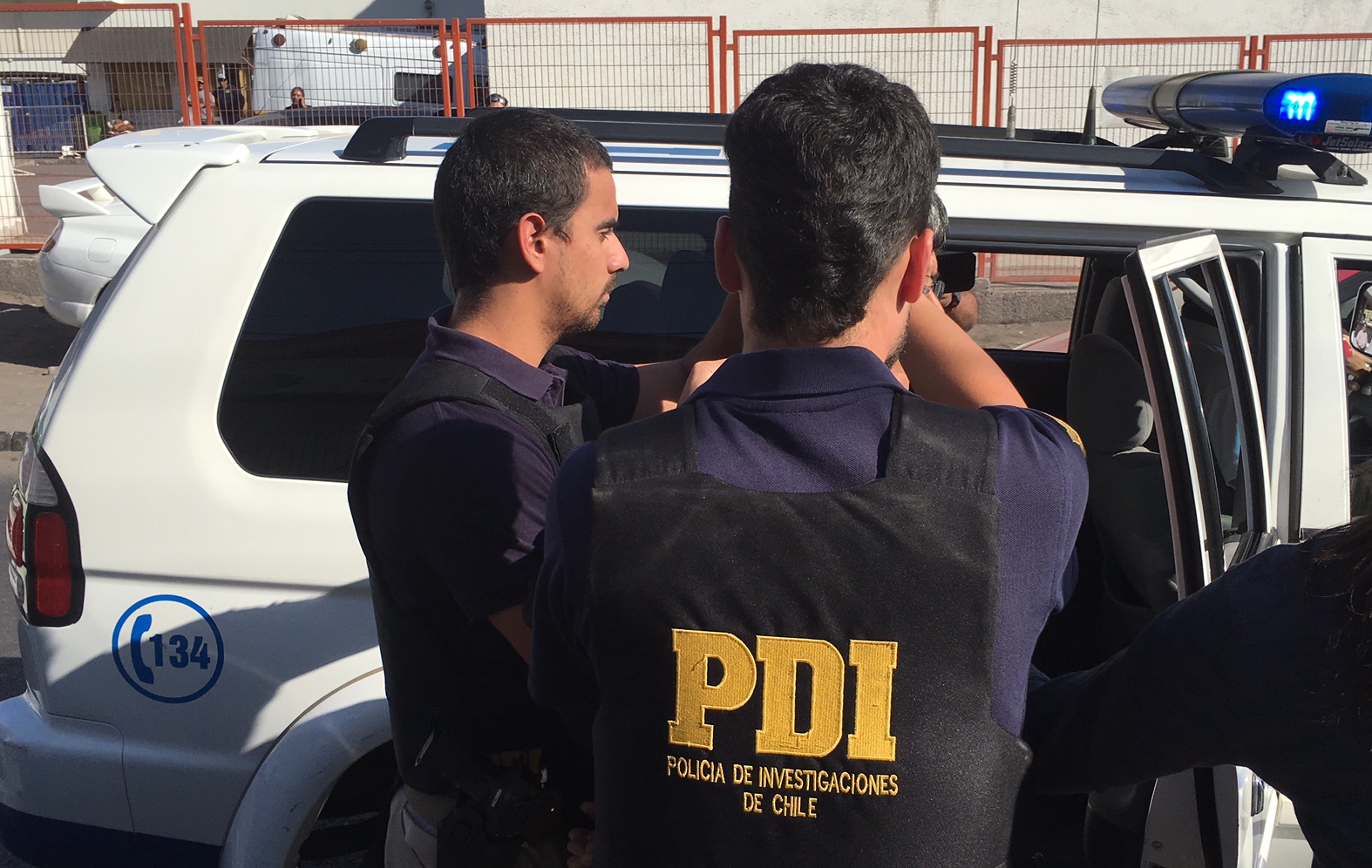 Photo of PDI detiene a 30 personas en operativo especial