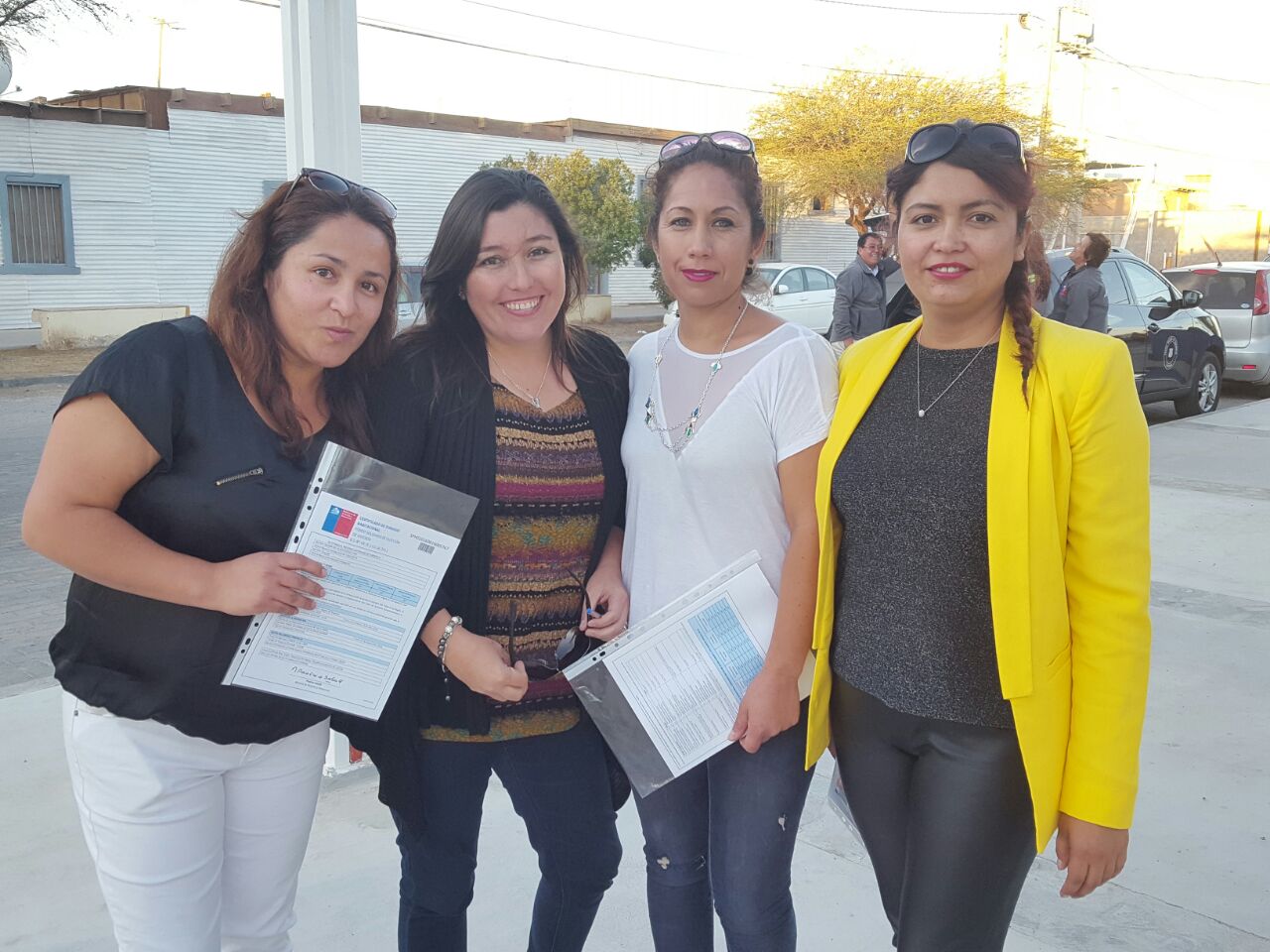 Photo of (Fotos) Familias de Comité 13 de Junio en Pozo Almonte recibieron certificado de subsidio habitacional