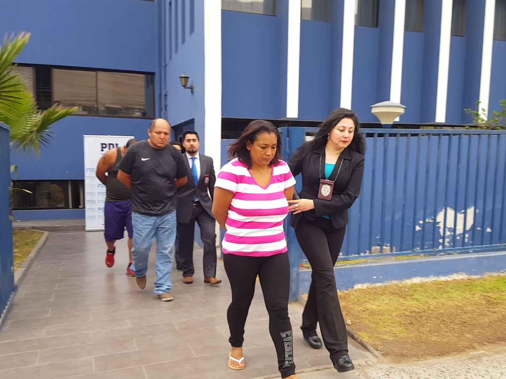 Photo of Detienen a 3 personas por tráfico de migrantes en Iquique