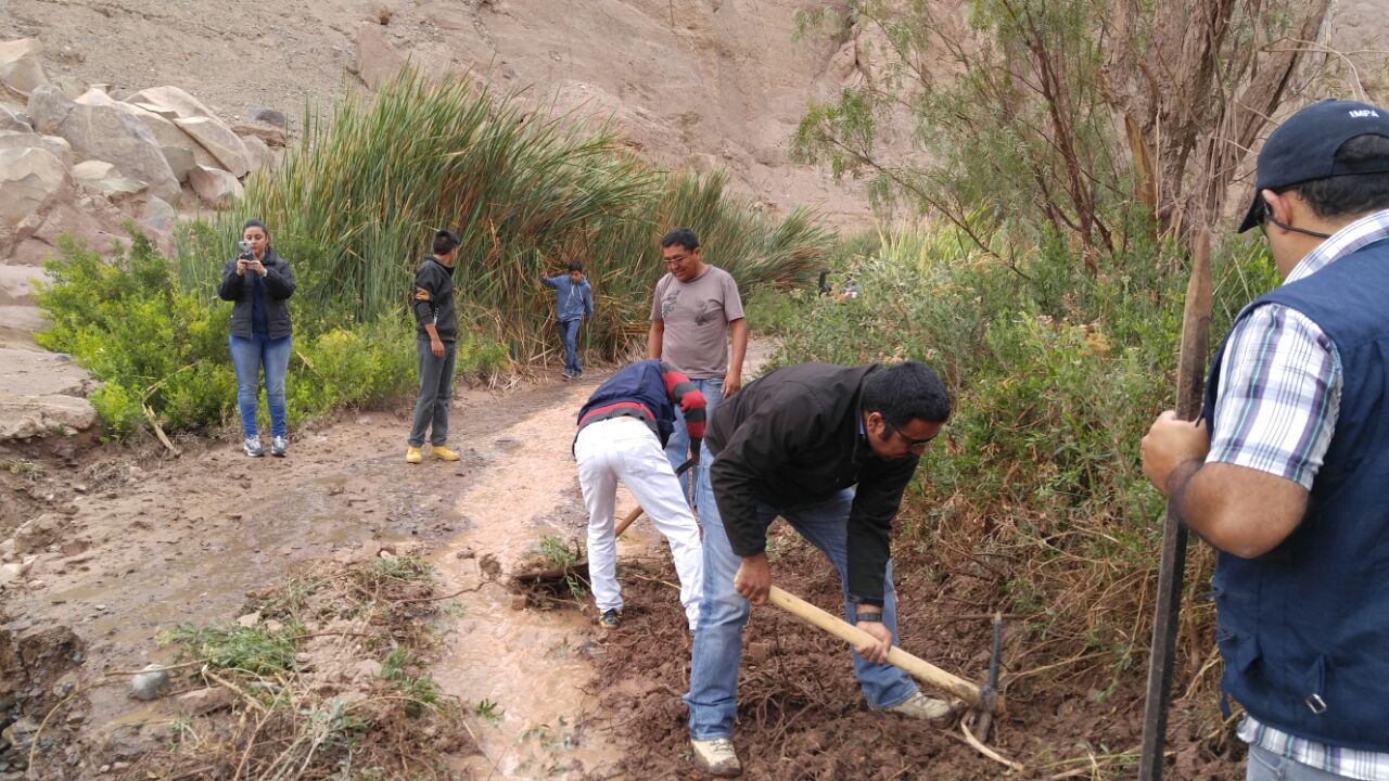 Photo of Municipalidad de Pozo Almonte llegó con ayuda a familias de Huatacondo