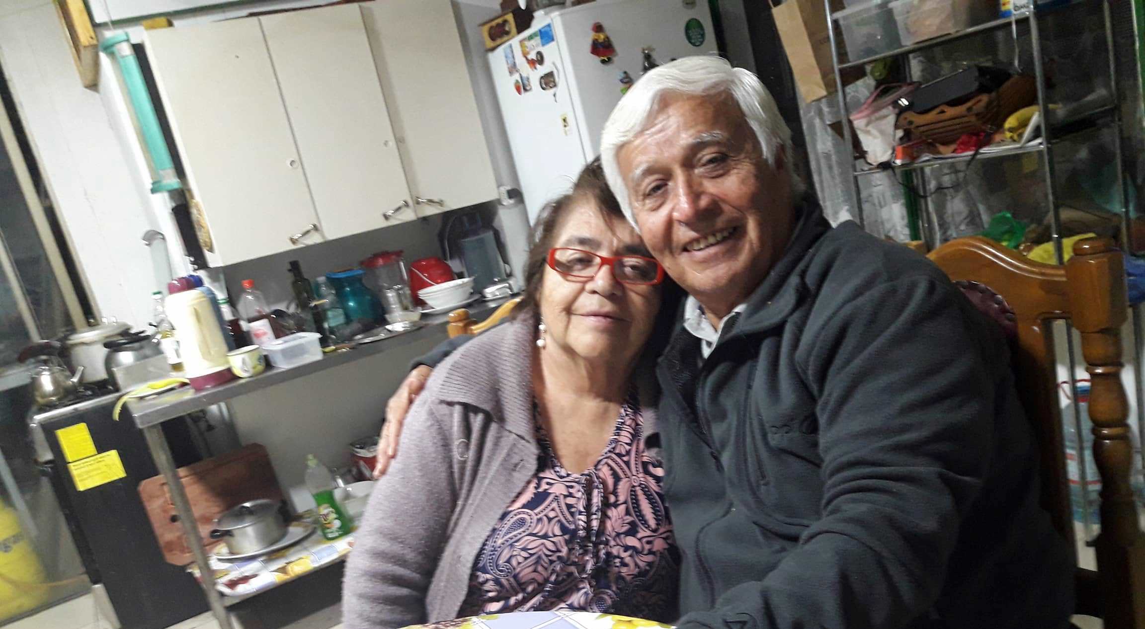 Photo of (VIDEO) Grande crack: Edson Puch pagó medicamentos a 2 abuelitos en Iquique