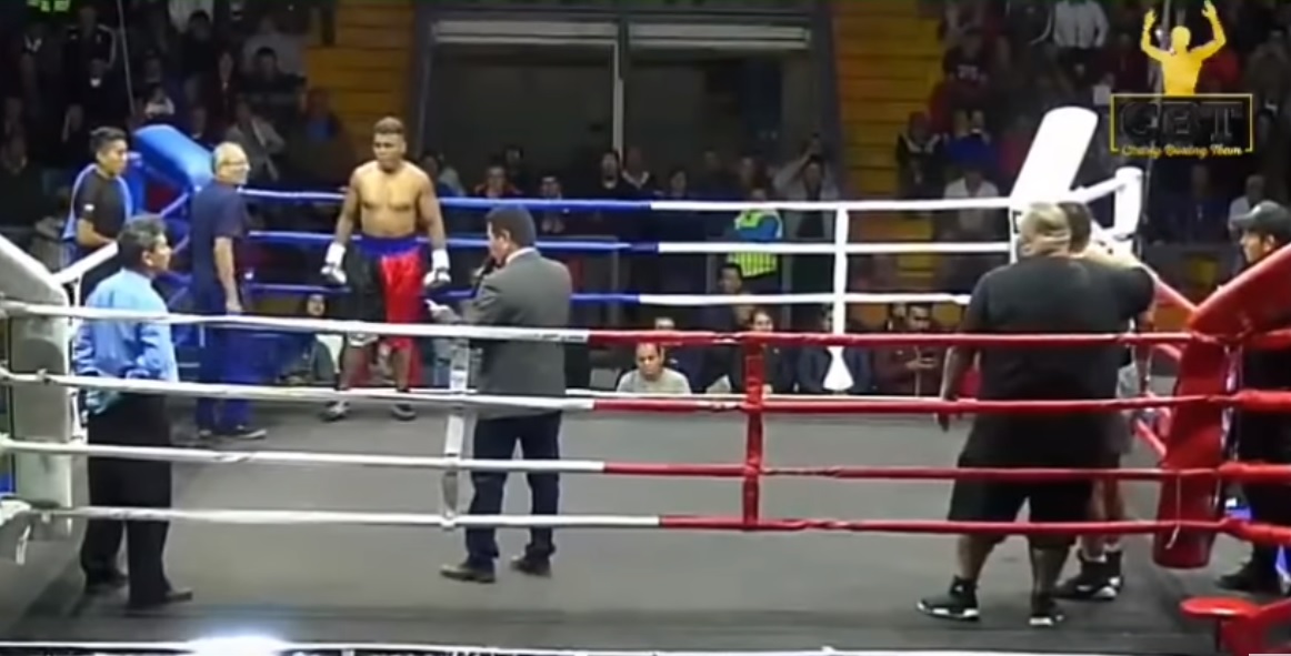 Photo of Boxeador boliviano grave tras combate en Pozo Almonte