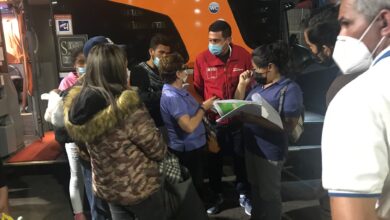 Photo of Cinco buses con 250 migrantes venezolanos partieron el fin de semana rumbo a Santiago